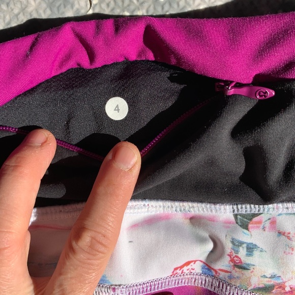 Lululemon pocket legging tights size 4 - Picture 4 of 4
